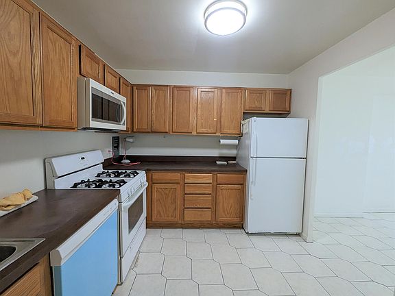 4th image of 3950 N Lake Shore Dr APT 325E