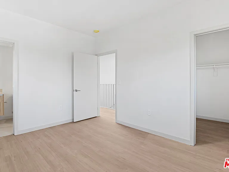 2523 1/2 S Orange Dr — Photo 7