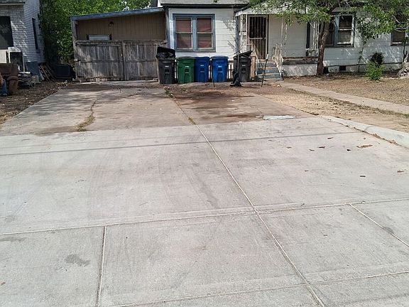 3rd image of 703 Royston