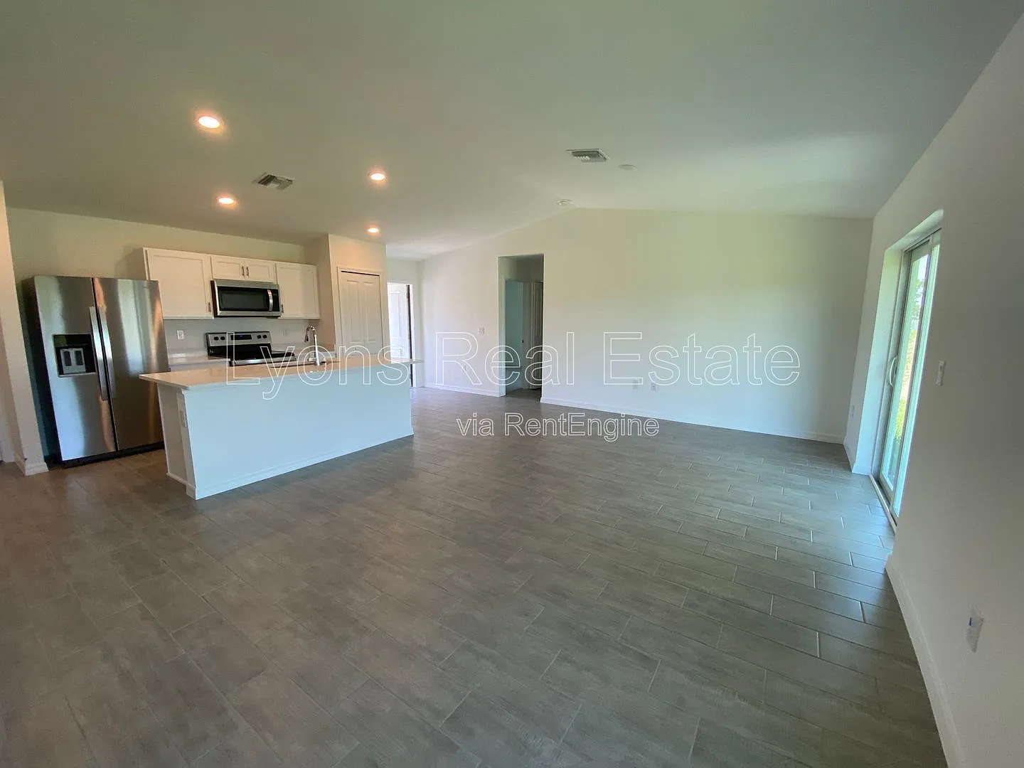 3 bed, 2.0 bath, 1782 sqft, $1,795 — Photo 4