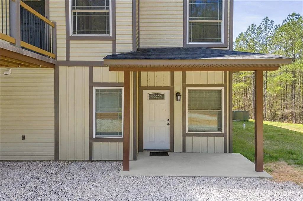 3 bed, 2.5 bath, 1800 sqft, $1,500 — Photo 1