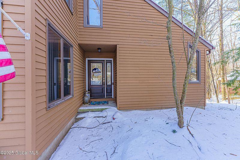 2nd image of 26 Stonegate Road