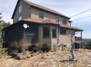 245 Peach Ln, Cresco, PA 18326