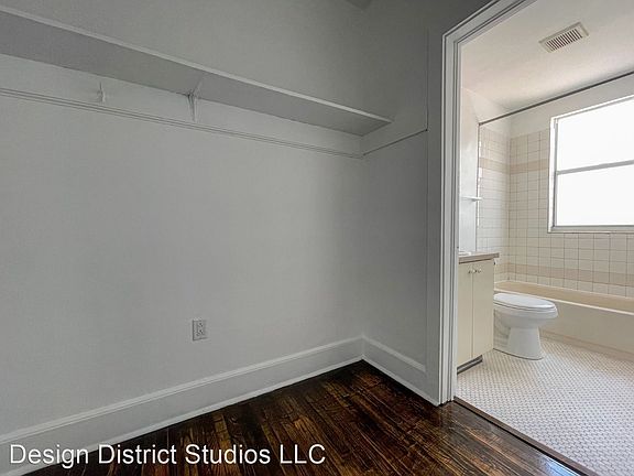 4th image of 177 NE 50th St APT 6