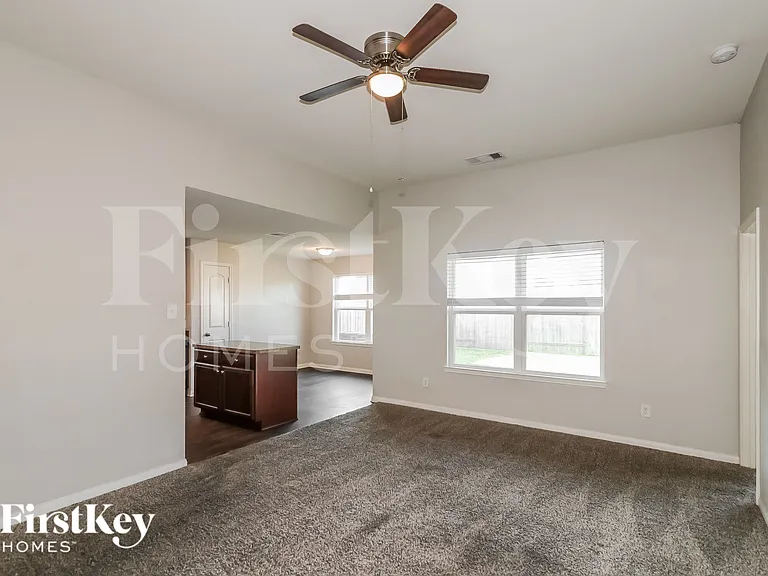 3004 Oak Ln — Photo 3