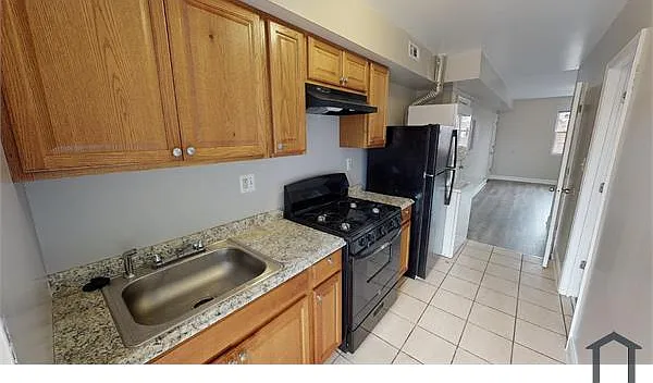 239 Oakwood St SE #2