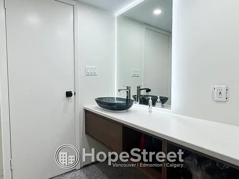 1075 Comox St #1406 — Photo 13