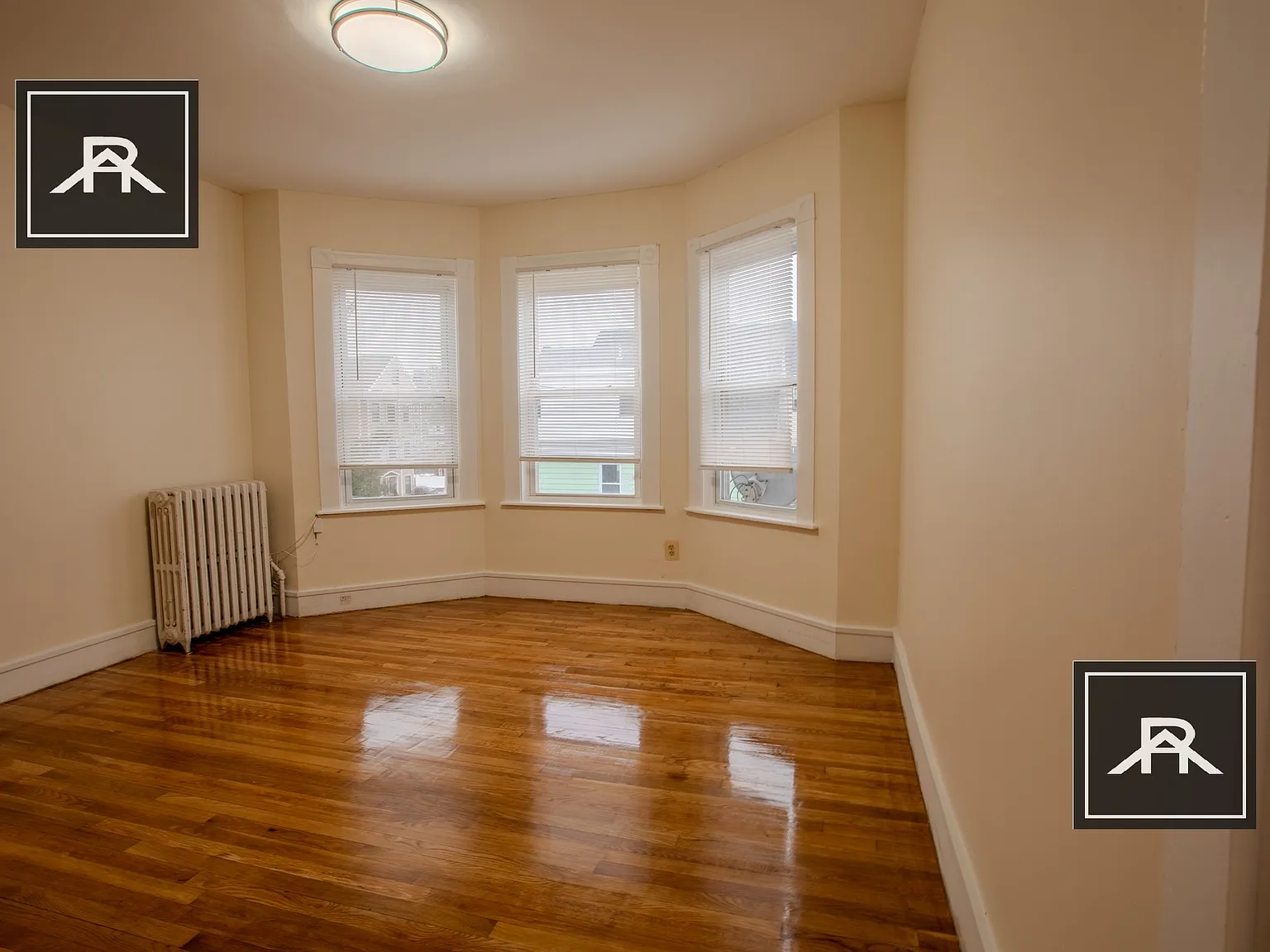 4 bed, 1.0 bath, 1400 sqft, $3,450 — Photo 2