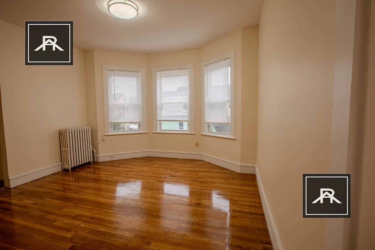 Building Photo - 110 Murdock St #3