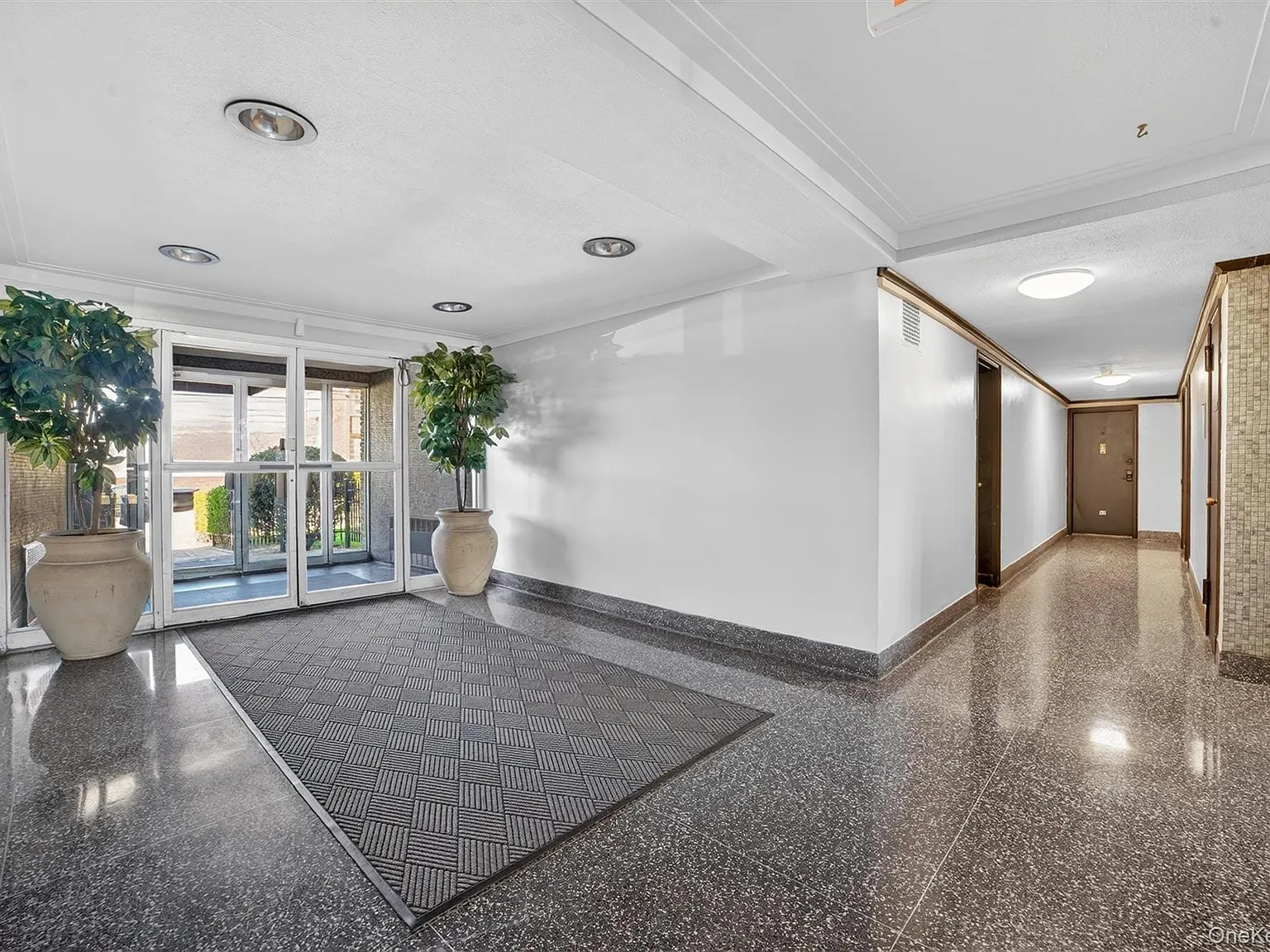 1 bed, 1.0 bath, 862 sqft, $2,000 — Photo 2