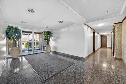 222 N Broadway Photo 1