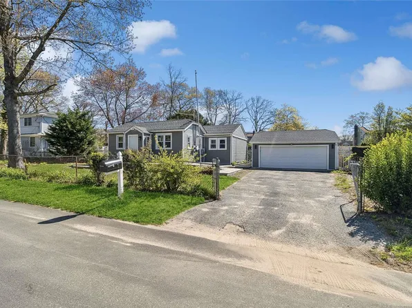 7 Rockland Avenue, West Babylon, NY 11704