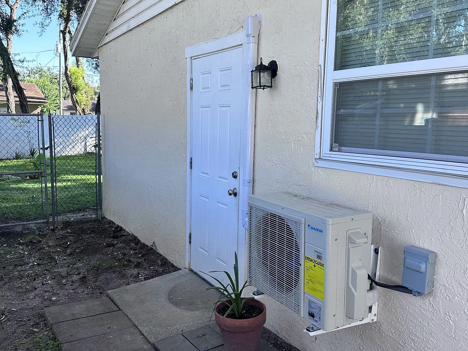 1 bed, 300 sqft, $850 — Photo 1