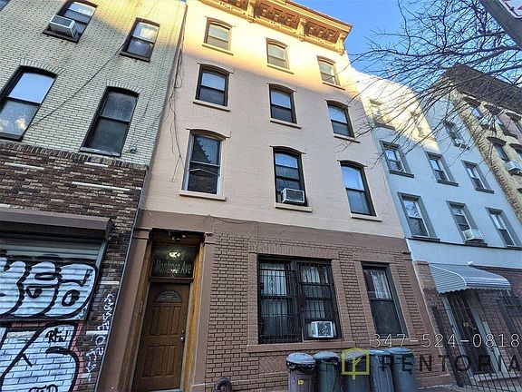 3rd image of 131 Montrose Ave #2B