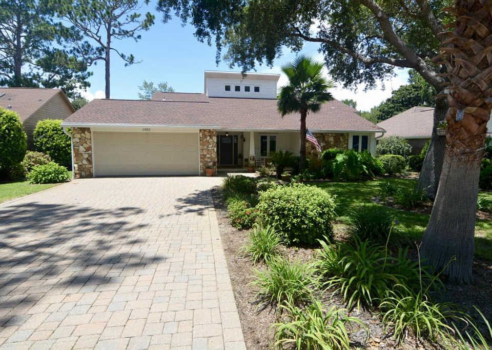 1st image of 1022 Troon Dr E
