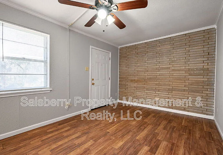 1211 NW 3rd Ave — Photo 4
