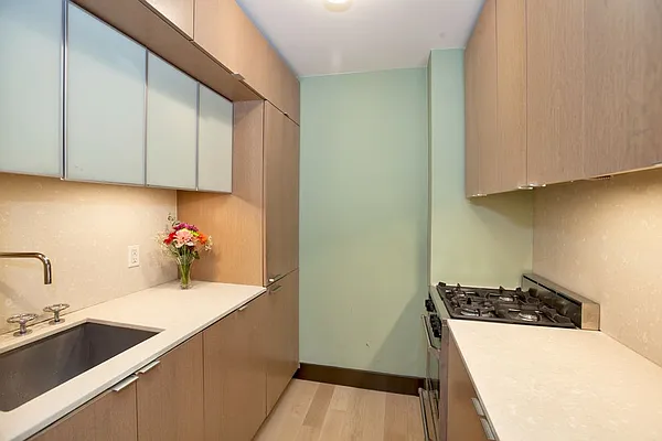 Sold by LG Fairmont Group | media 9