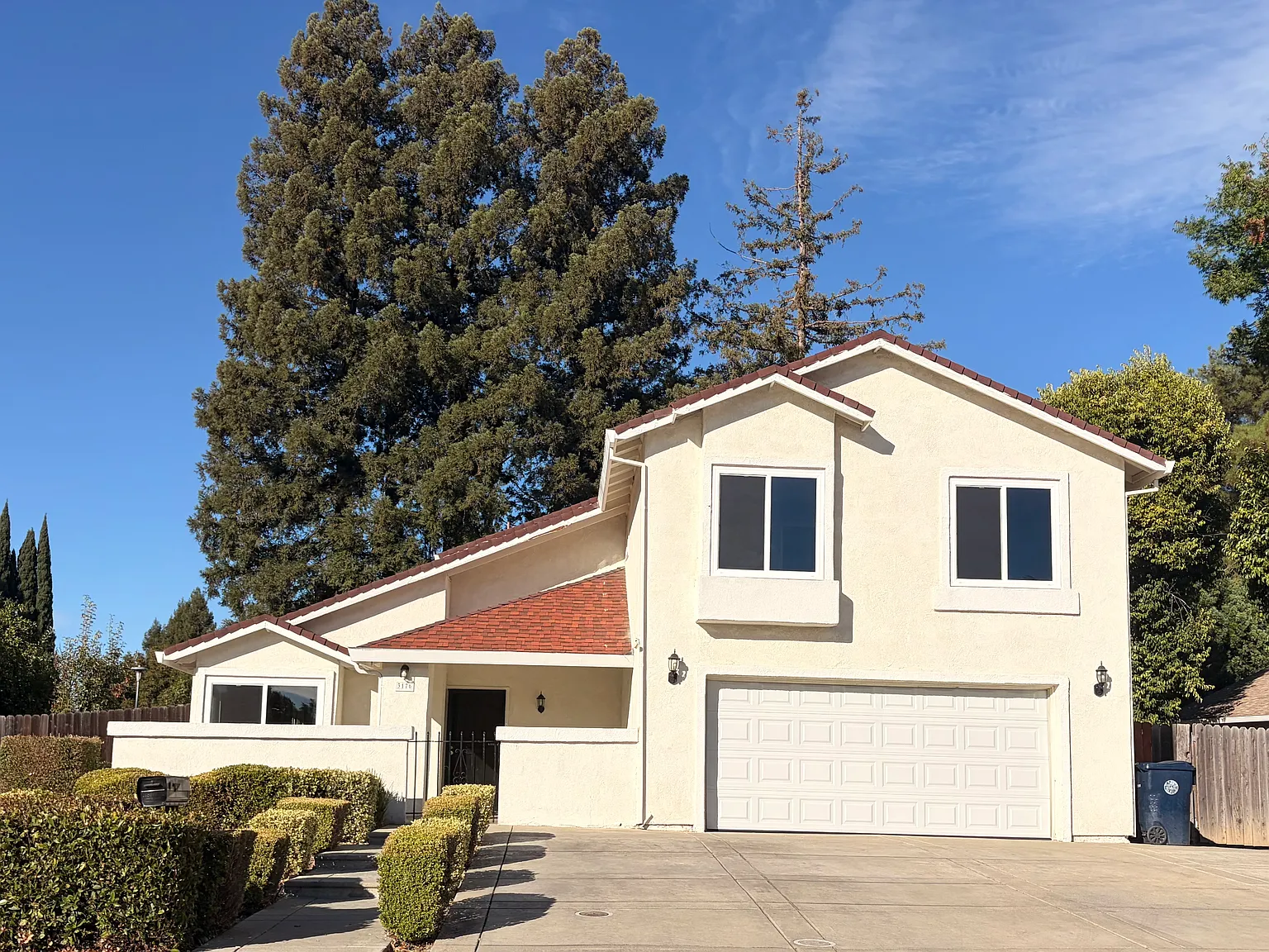 4 bed, 1872 sqft, $3,200 — Photo 1