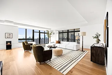 100 United Nations Plaza, #33AB