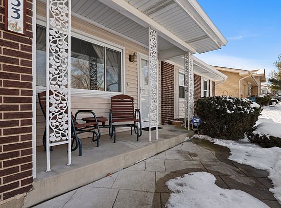 2nd image of 633 Sherwood Ln