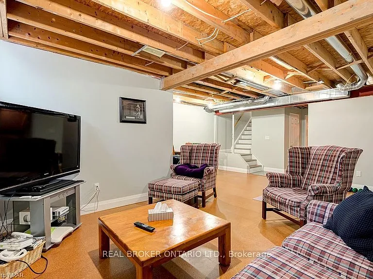 555 Mariner Dr — Photo 26