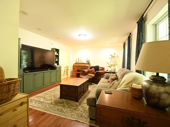 4th image of 54 Lakeside Dr