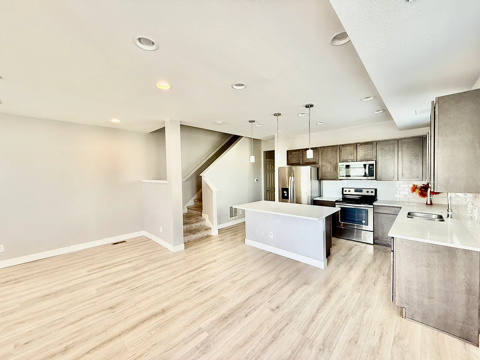 16140 E Warner Pl — Photo 2
