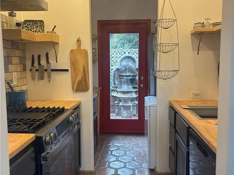1802 N Raymond Ave — Photo 11