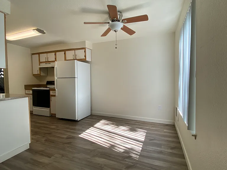 Canyon Ridge Apartments — Photo 11