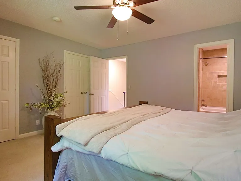 702 Fox Ridge Dr — Photo 10