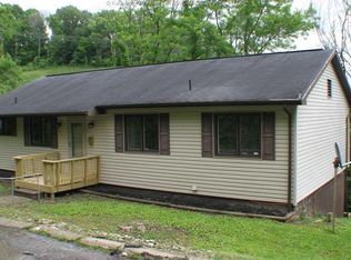 901 Circle Dr, Dunbar, WV 25064