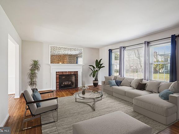 2nd image of 5701 Glamis Dr