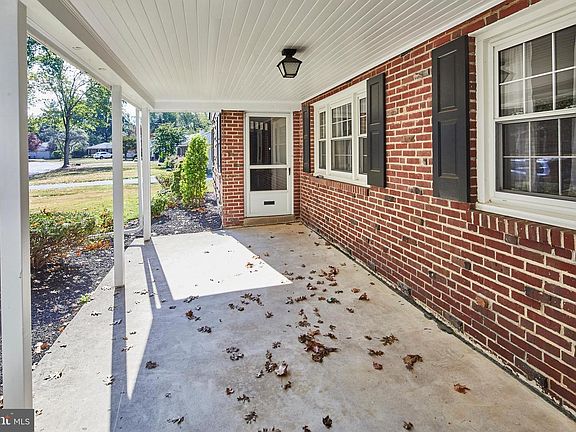 3rd image of 16 Westover Cir
