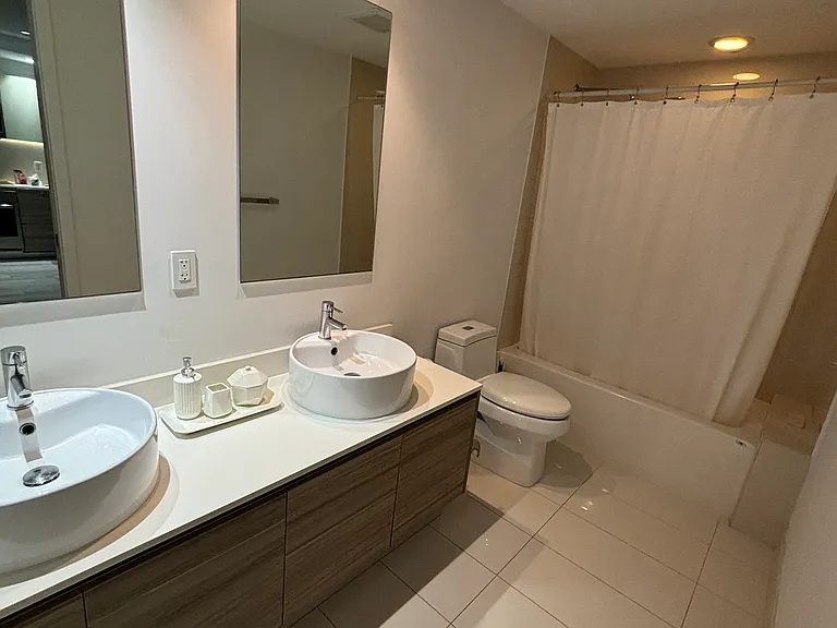 121 NE 34th St #1703 — Photo 17
