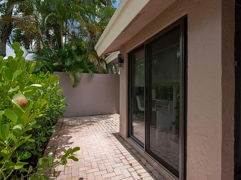 6602 Thornhill Ct — Photo 5