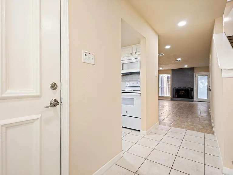 5921 Arncliffe Dr #5921 — Photo 6