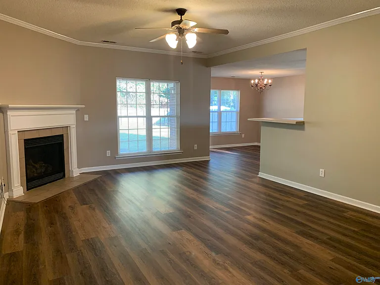 103 Liverpool Dr — Photo 2