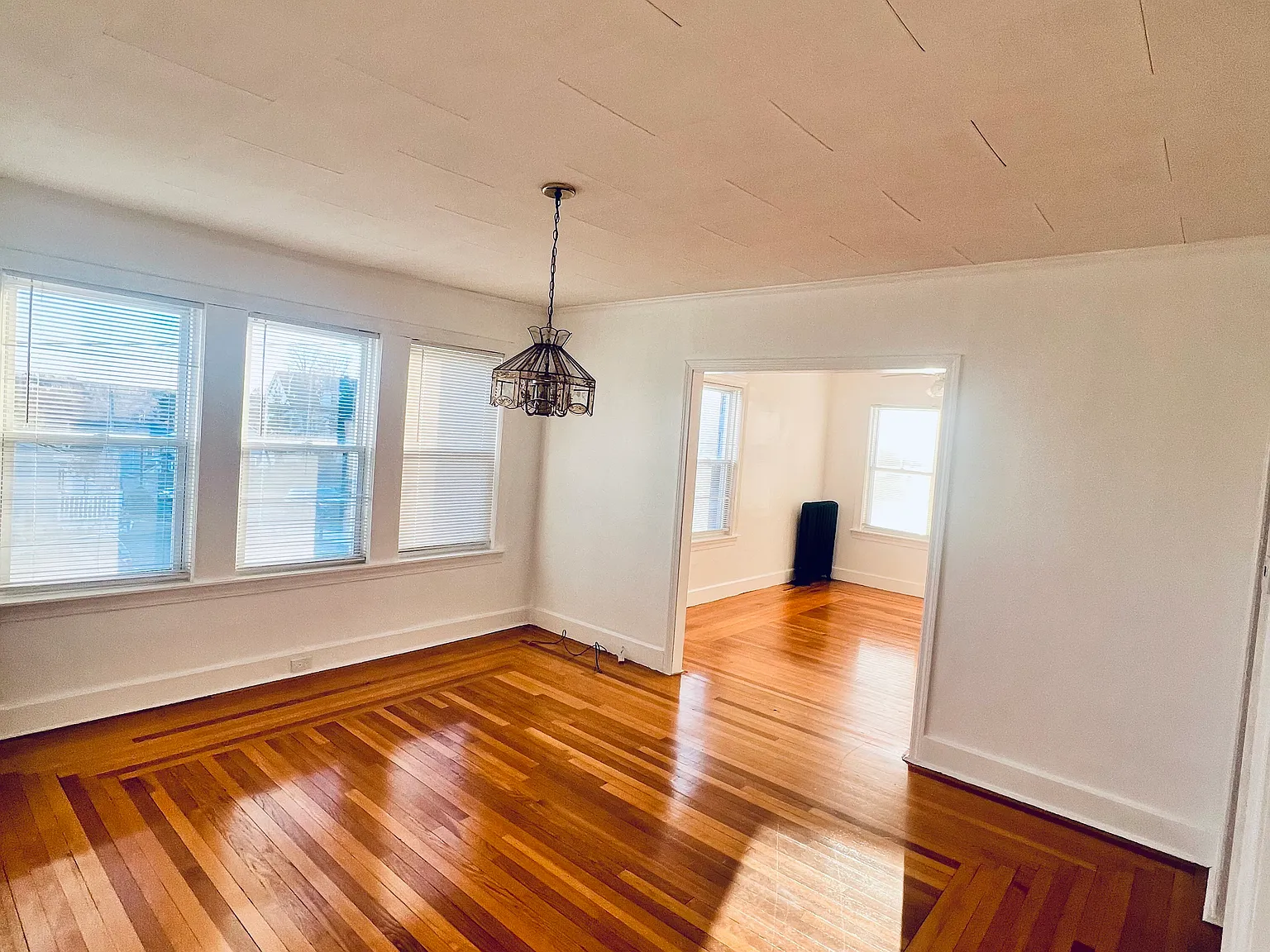 3 bed, 2823 sqft, $2,950 — Photo 3