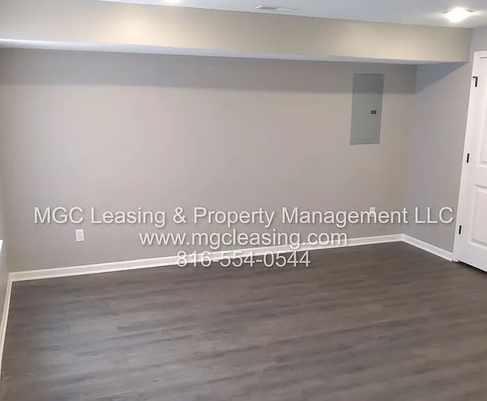 9324 N Main St — Photo 25
