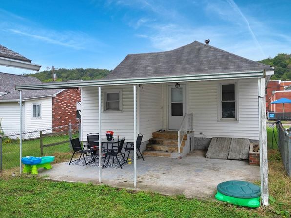425 South Third Avenue, Paden City, WV 26159