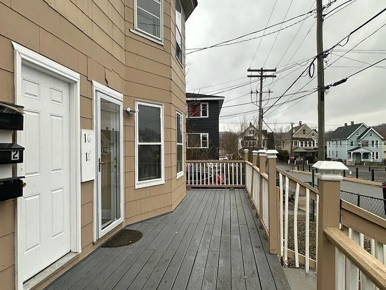 14 Niagara St — Photo 7