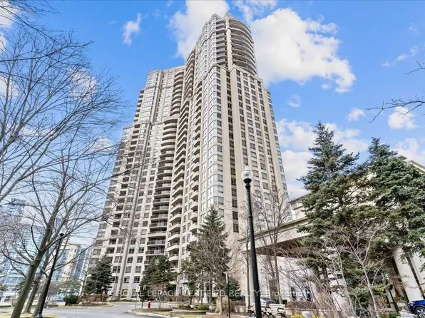 35 Kingsbridge Garden Cir, Mississauga, ON
