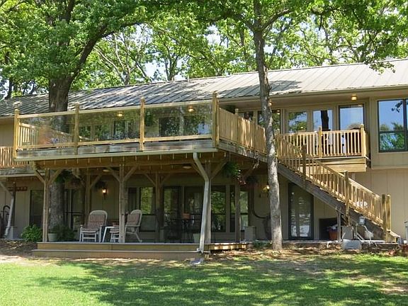  Lots of windows lake side