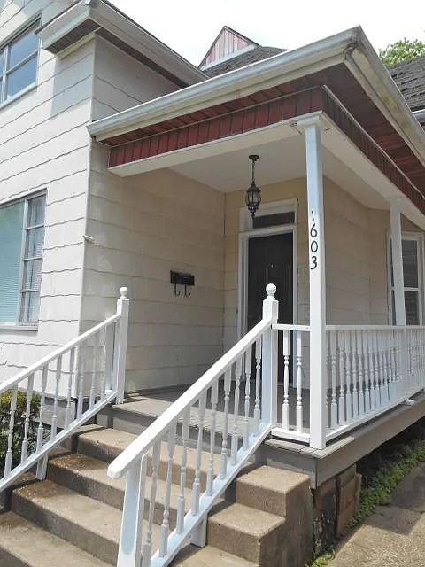 Building Photo - 1603 W Ayres Ave