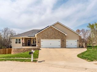 105 Fox Den Ct, Savannah, MO 64485