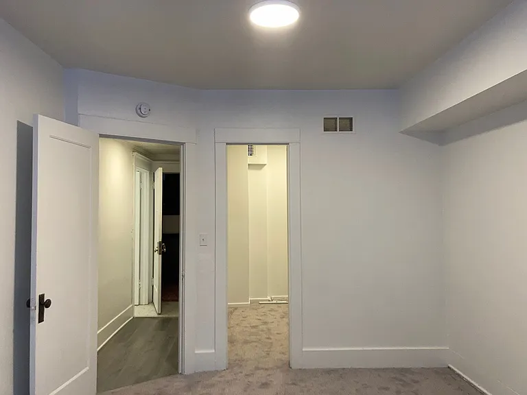 Virginian Apartments — Photo 11