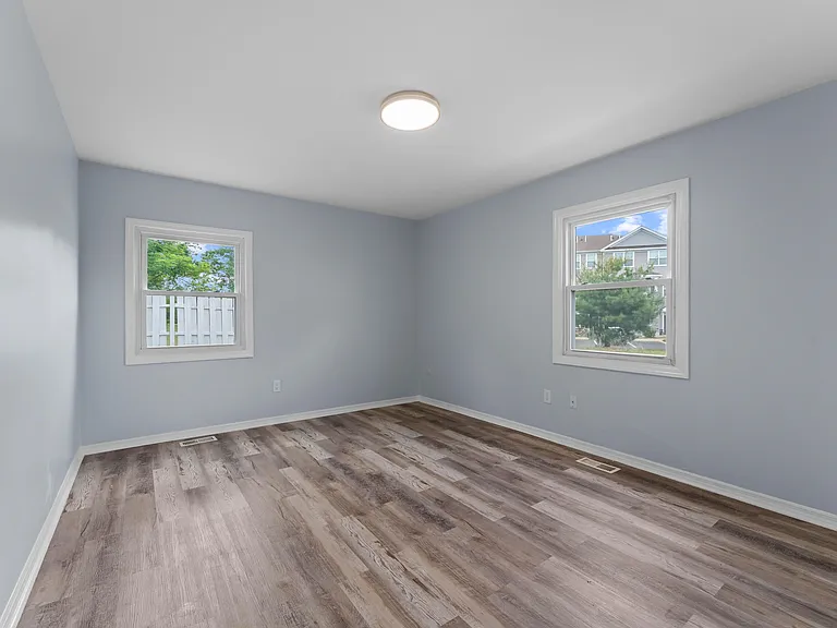 5 Regent Ct — Photo 2