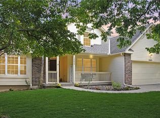 15633 S Stagecoach Dr, Olathe, KS 66062