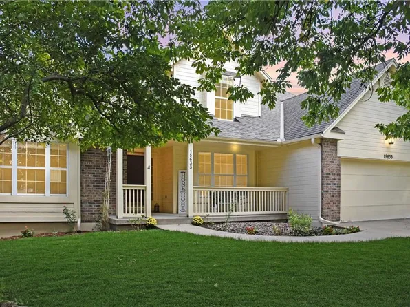 15633 S Stagecoach Dr, Olathe, KS 66062