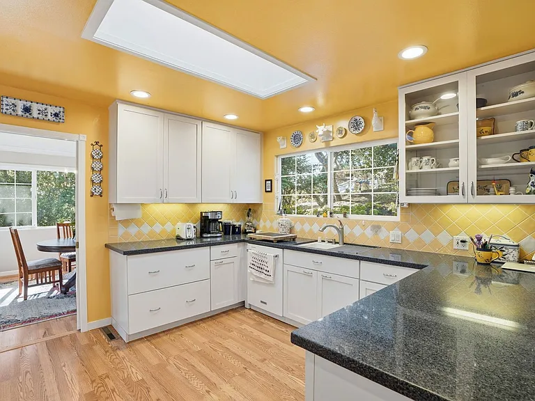 241 Soledad Dr — Photo 19
